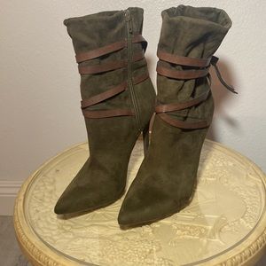 💚💚OLIVE GREEN BOOTIES💚💚